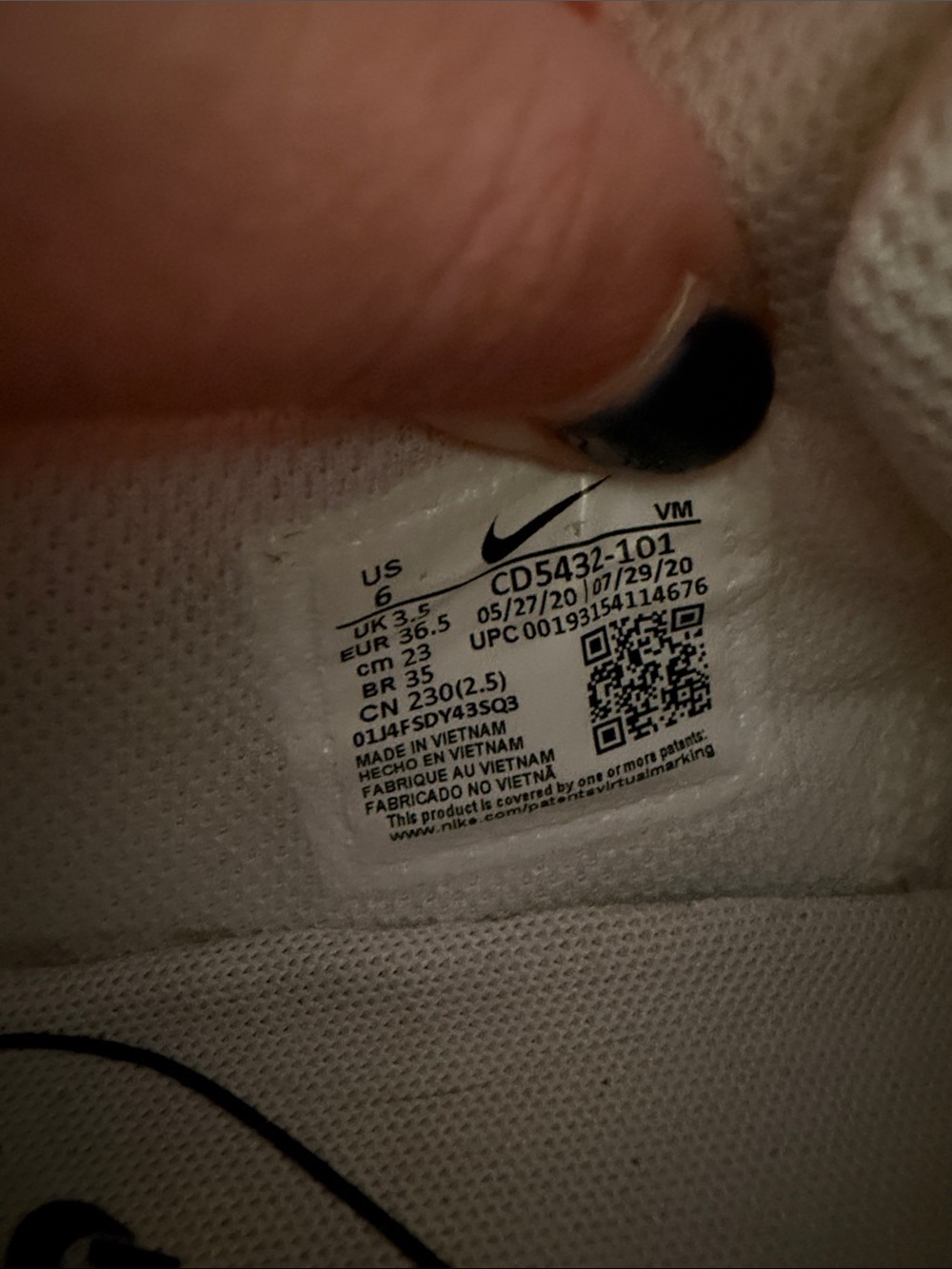 Nike Air Max White and Black Running Sneakers - Picture 6 of 6
